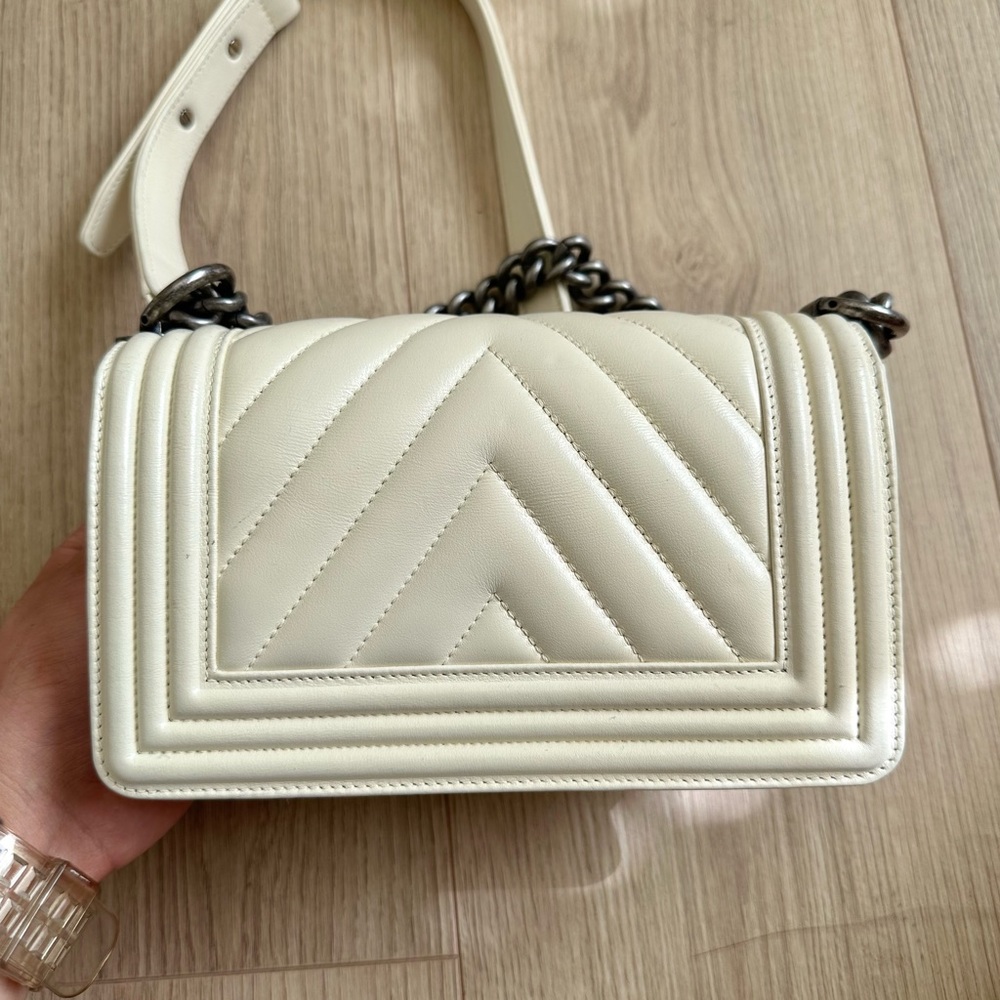 Chanel Off White Small Chevron Boy Bag - Picture 5 of 13